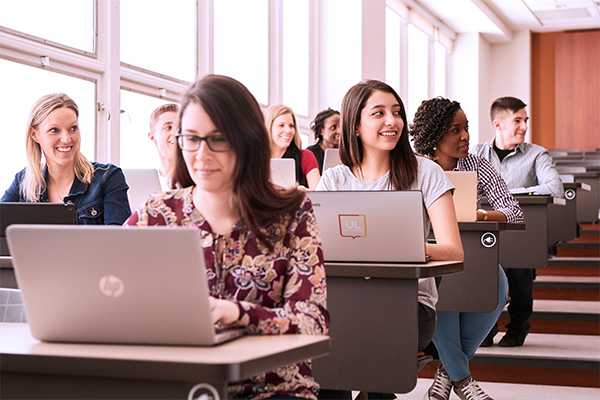 Étudiants en classe